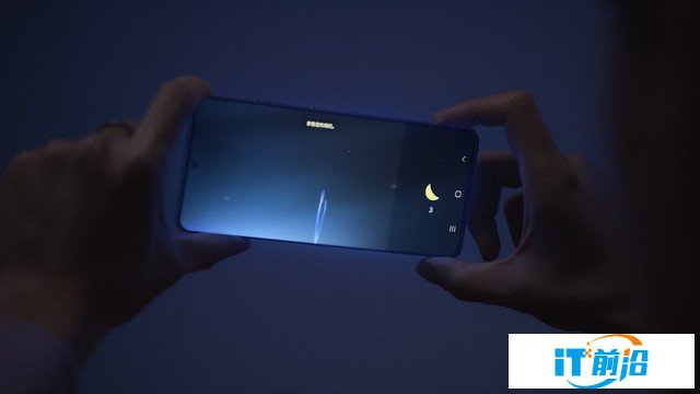 三星Galaxy S21手机携手张韶涵&卡斯柏 倾情演绎《夜空中最亮的星》 