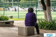 被智能时代遗忘，一群老人的“AI求生